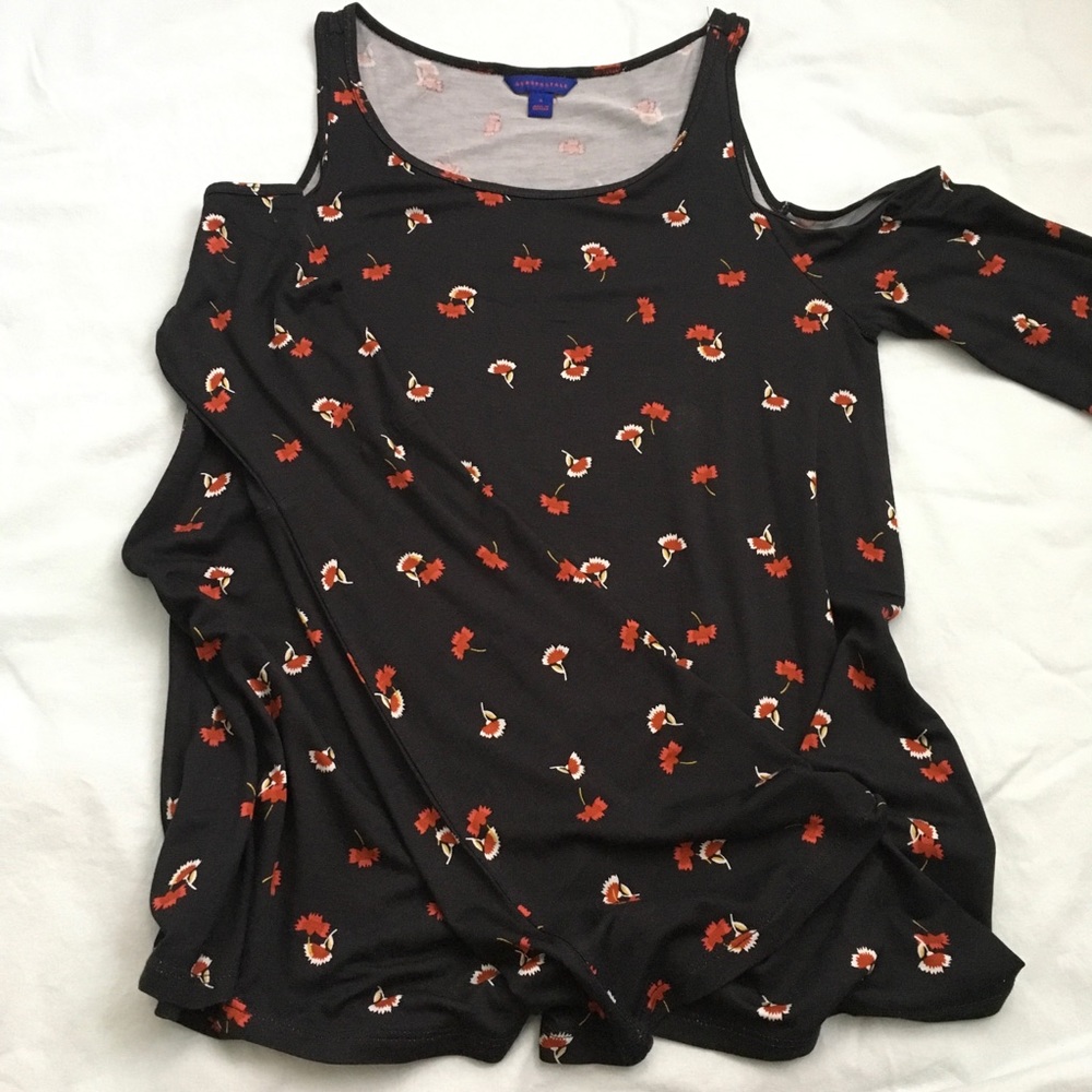 Cut Out Shoulder Long Sleeve